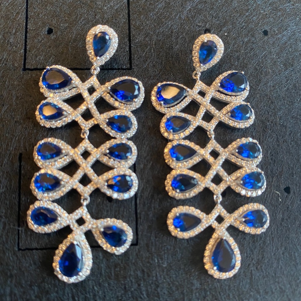 Starry Exquisite Earring - Picture 2 of 2